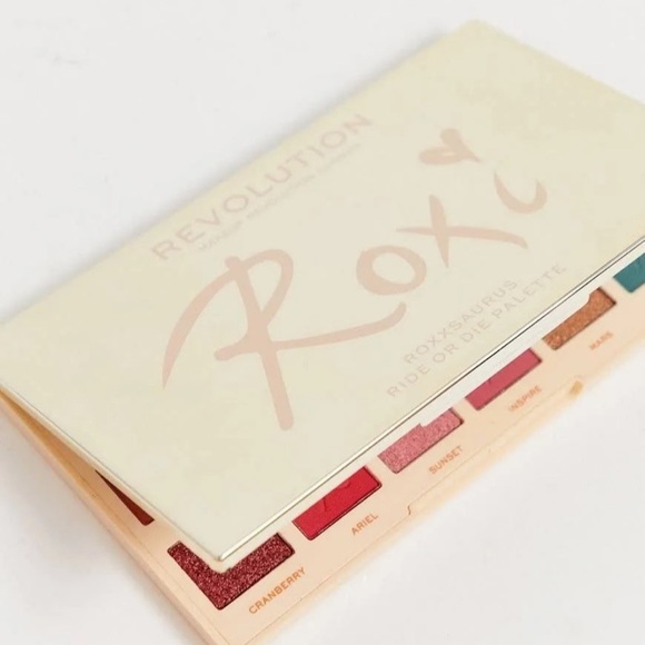 Roxi X Revolution Palette - Picture 4 of 8